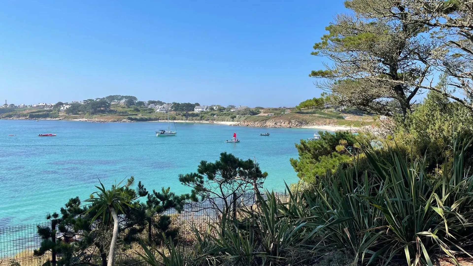 Charmant Gite Avec Exterieur Et Piscine Partagee Mespaul Tatil Evi