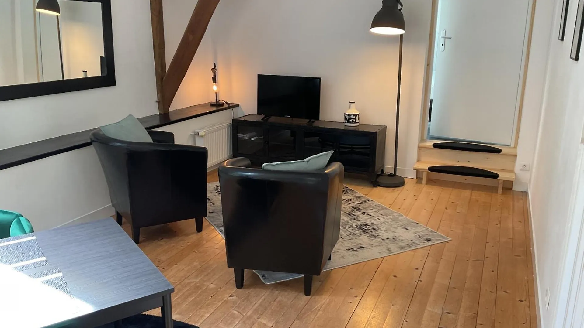 Charmant Gite Avec Exterieur Et Piscine Partagee Mespaul 0*,  Fransa