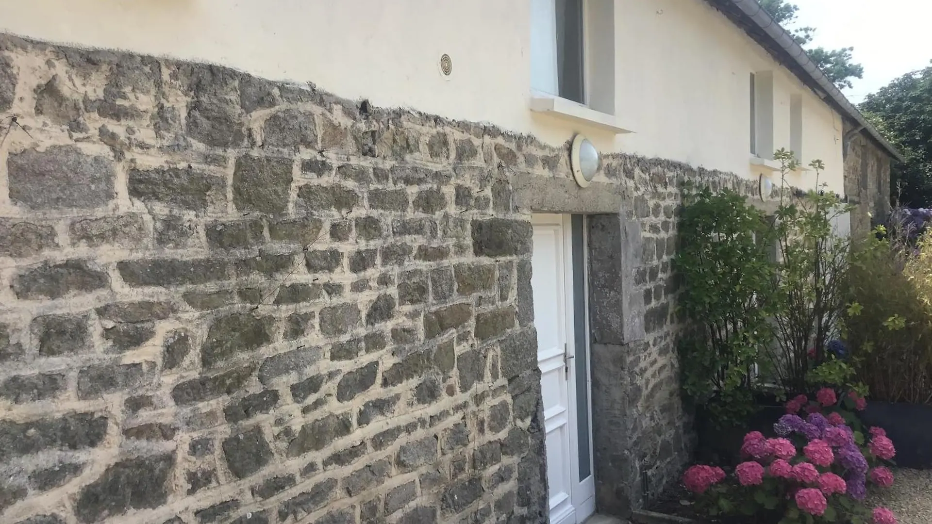 Tatil Evi Charmant Gite Avec Exterieur Et Piscine Partagee Mespaul Fransa
